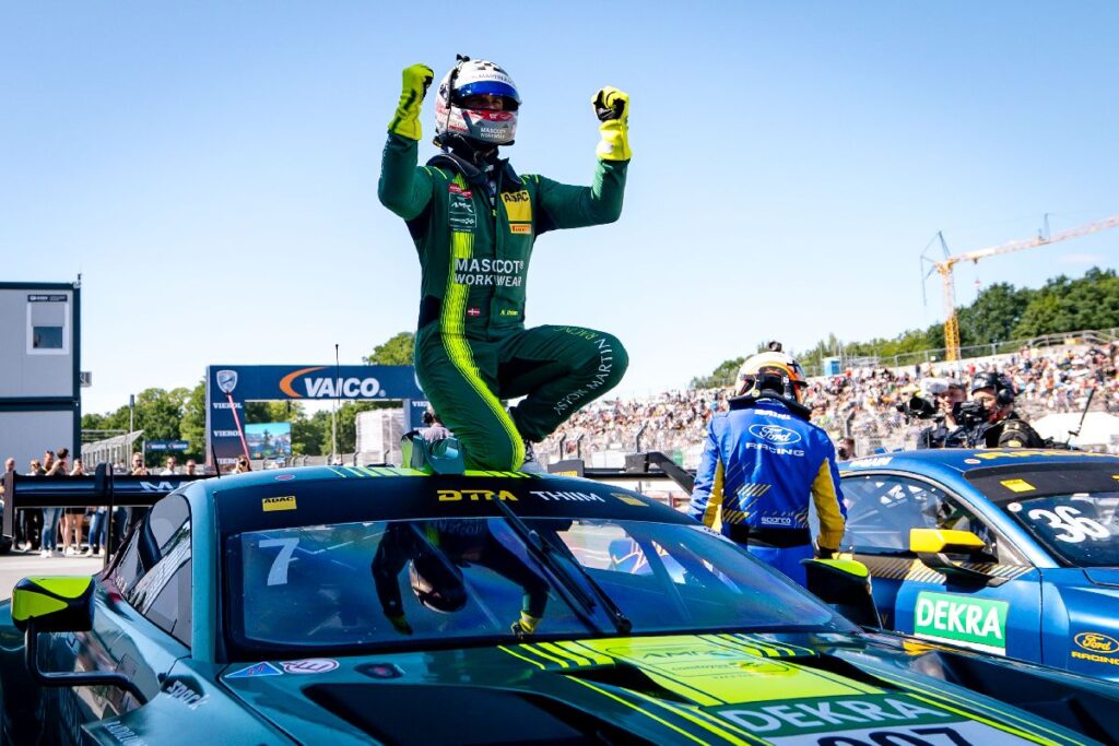 Nicki Thiim святкує перемогу Aston Martin у DTM на Norisring