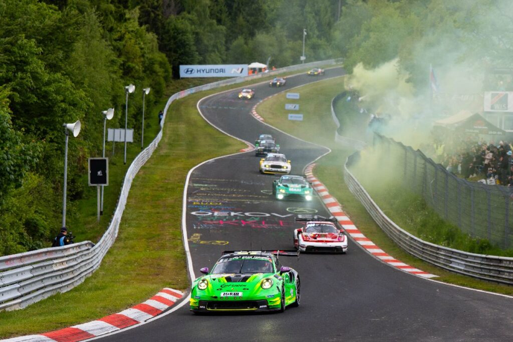 Пелотон 24h Nürburgring 2026 на Північній петлі