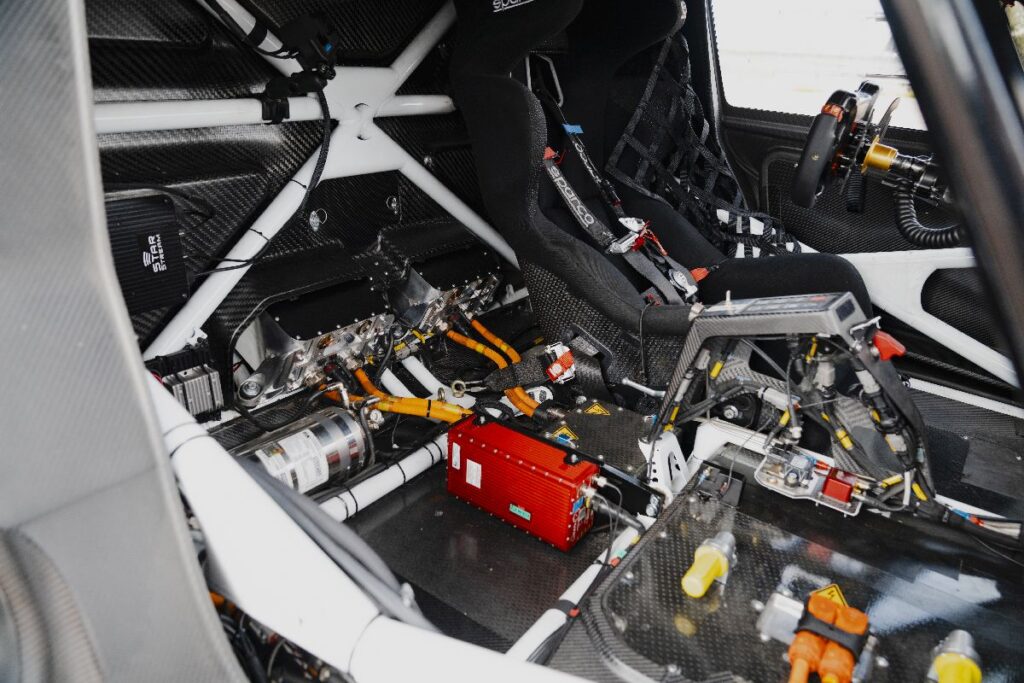 Ford Super Mustang Mach-E EV Demonstrator з підвіскою KW Racing
