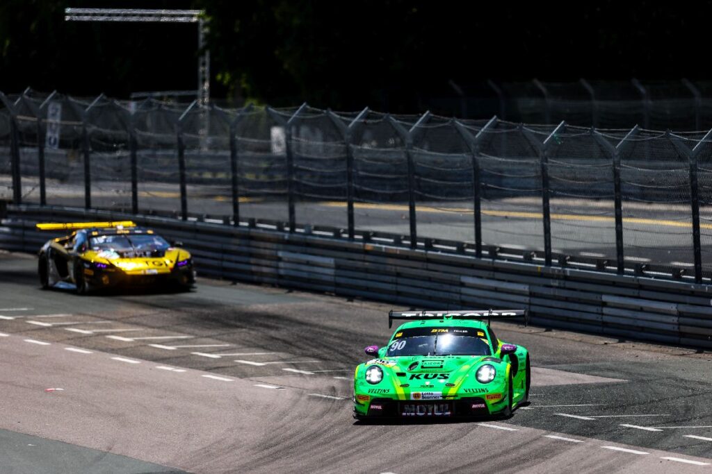 Зелений Aston Martin Vantage AMR GT3 Evo на трасі Norisring